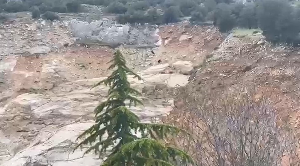 ISPARTA’NIN EĞİRDİR İLÇESİNDE KAYALIKLARA TIRMANAN ÇOCUKLAR, MAHSUR KALDIKLARI DAĞLIK ALANDAN...