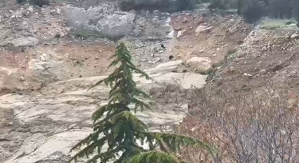 ISPARTA’NIN EĞİRDİR İLÇESİNDE KAYALIKLARA TIRMANAN ÇOCUKLAR, MAHSUR KALDIKLARI DAĞLIK ALANDAN...