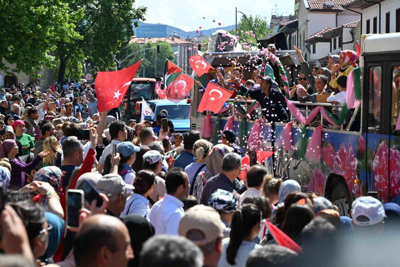 ISPARTA ULUSLARARASI GÜL FESTİVALİ, 5-7 HAZİRAN TARİHLERİNDE GERÇEKLEŞTİRİLECEK. FESTİVAL...