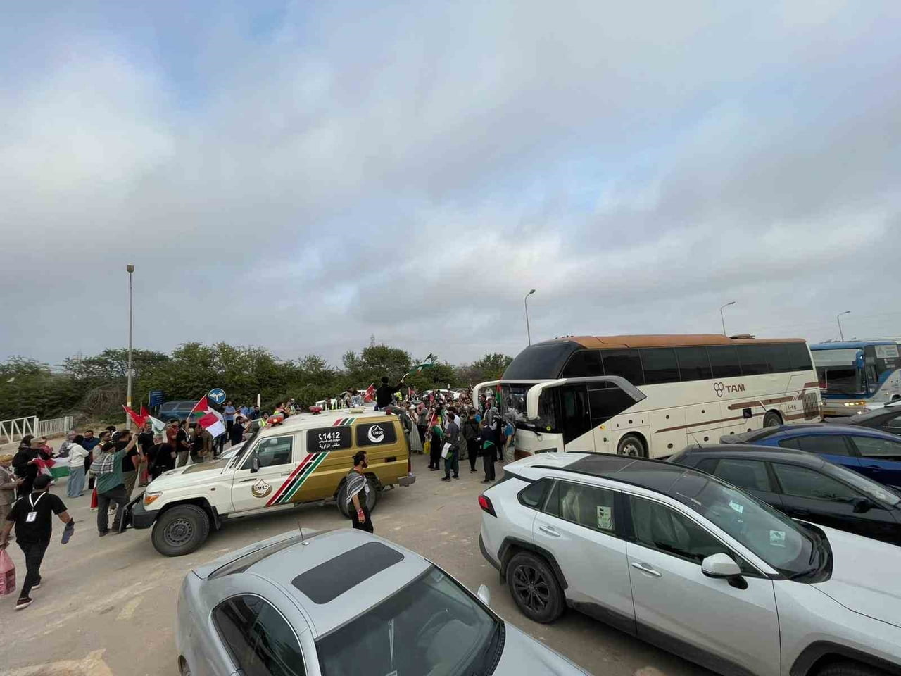 İSRAİL ABLUKASINI DELMEK İÇİN HAREKET EDEN SUMUD KARA MİSYONU, BİNLERCE KİŞİ İLE GAZZE'YE HAREKET...