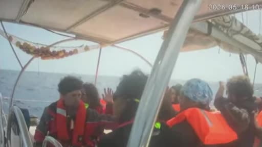 İsrail, Gazze'ye doğru yola çıkan Küresel Sumud Kara Filosu'nda Sadabad adlı gemiye müdahalede...
