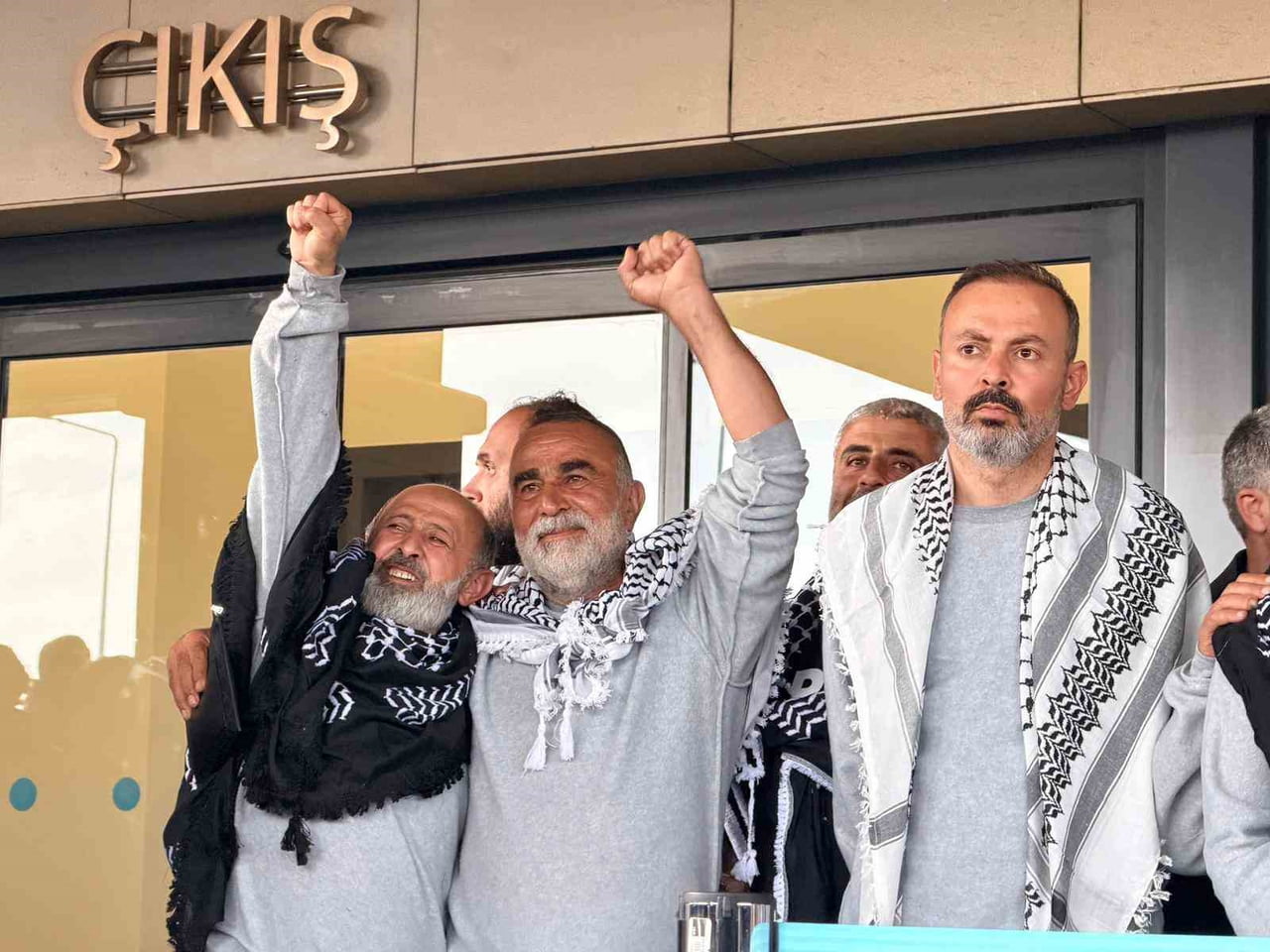 İSRAİL’İN GAZZE’YE İNSANİ YARDIM GÖTÜRMEK AMACIYLA YOLA ÇIKAN KÜRESEL SUMUD FİLOSU’NA YÖNELİK...