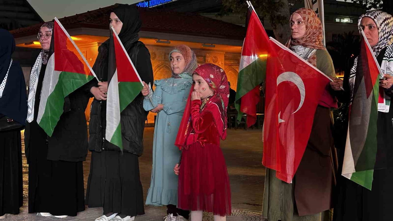 İSRAİL’İN GLOBAL SUMUD FİLOSU’NA ULUSLARARASI SULARDA GERÇEKLEŞTİRDİĞİ SALDIRIYI VE GAZZE’DEKİ...