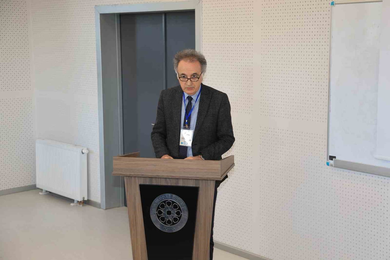 İSTANBUL 29 MAYIS ÜNİVERSİTESİ EDEBİYAT FAKÜLTESİ DEKANI PROF. DR. FERİDUN EMECEN