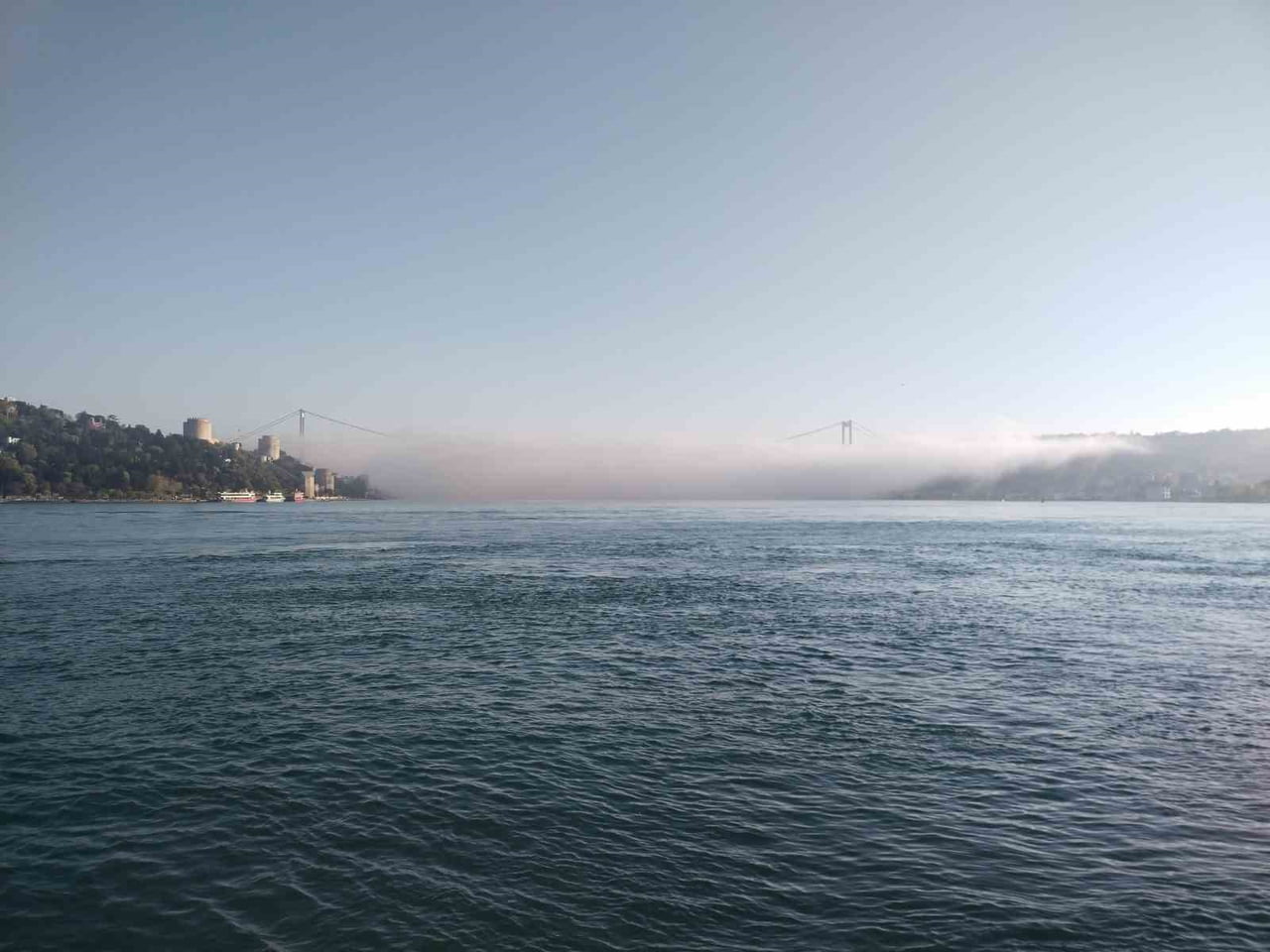 İSTANBUL BOĞAZI SİSE TESLİM OLDU