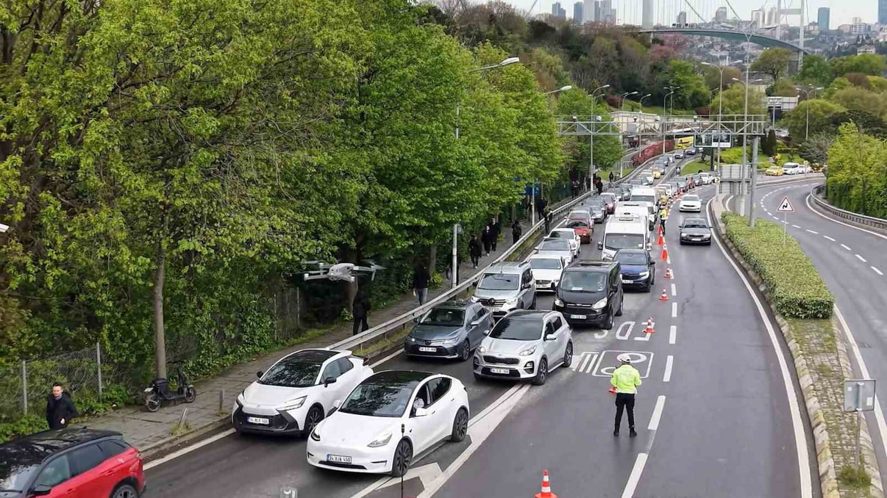 İSTANBUL’DA TRAFİKTE TEHLİKE OLUŞTURAN SÜRÜCÜLERE YÖNELİK DENETİMLER ARALIKSIZ SÜRÜYOR. İSTANBUL...