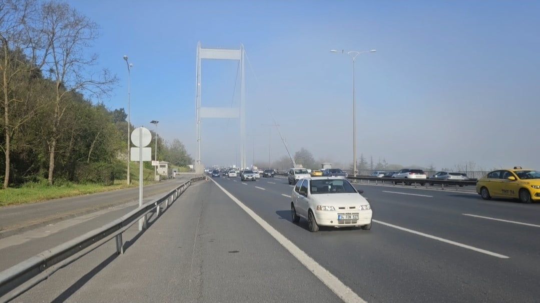 İSTANBUL’DA YOĞUN SİS: BOĞAZ HATTI TRAFİĞE KAPATILDI