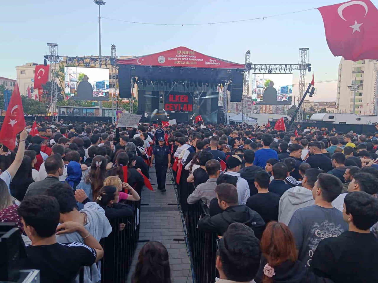 İSTANBUL GAZİOSMANPAŞA’DA 19 MAYIS ATATÜRK’Ü ANMA, GENÇLİK VE SPOR BAYRAMI'NDA GENÇLER, SAGOPA...