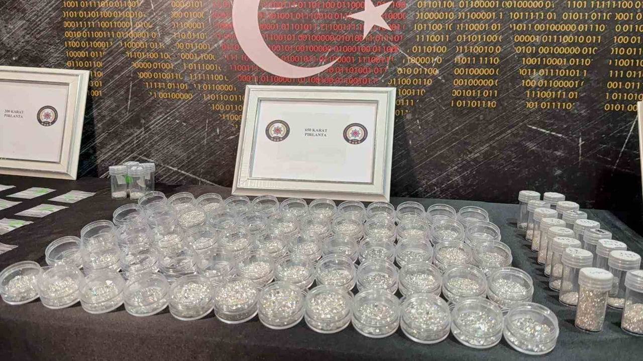 İSTANBUL MERKEZLİ 4 İLDE DÜZENLENEN PIRLANTA KAÇAKÇILIĞI OPERASYONUNDA YAKALANAN 83 ŞÜPHELİDEN...