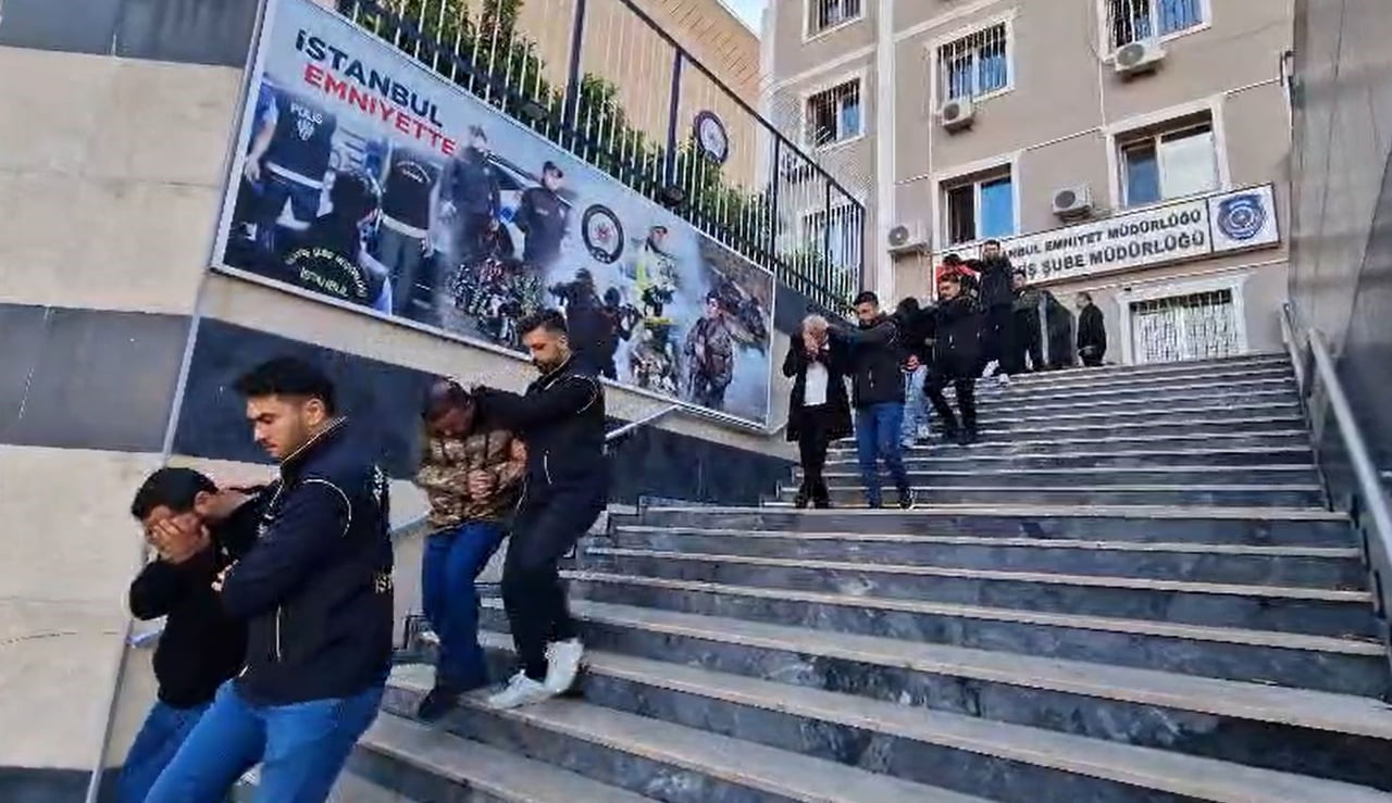 İSTANBUL MERKEZLİ 5 İLDE DÜZENLENEN "CHANGE" ARAÇ OPERASYONUNDA 40 ARAÇ MUHAFAZA ALTINA ALINIRKEN...
