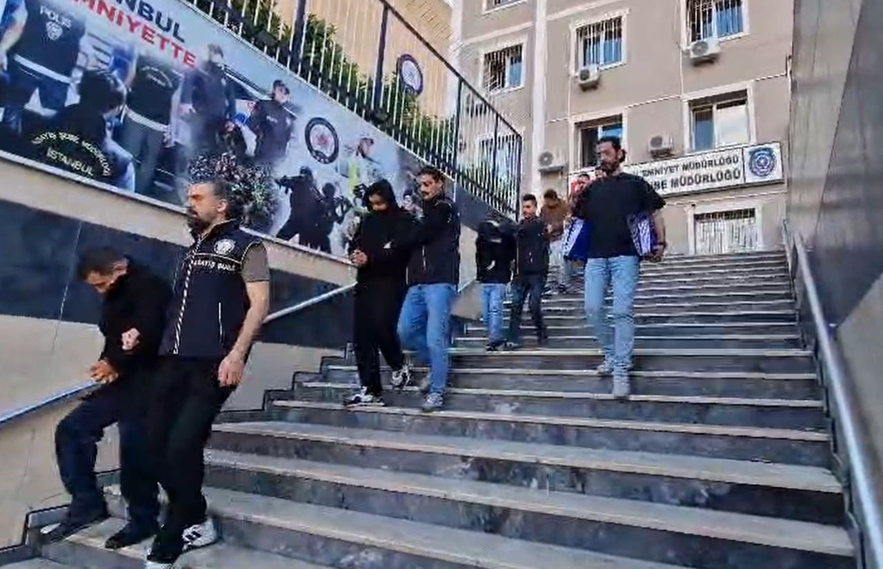 İSTANBUL MERKEZLİ 5 İLDE DÜZENLENEN "CHANGE" ARAÇ OPERASYONUNDA 40 ARAÇ MUHAFAZA ALTINA ALINIRKEN...