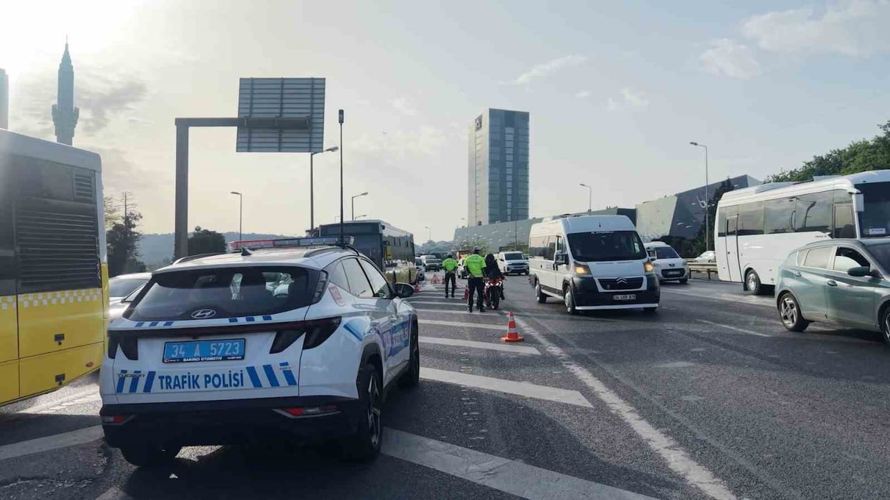 İSTANBUL ŞİLE YOLU EDİRNE İSTİKAMETİNDE GERÇEKLEŞTİRİLEN TRAFİK DENETİMLERİNDE EMNİYET ŞERİDİNİ...