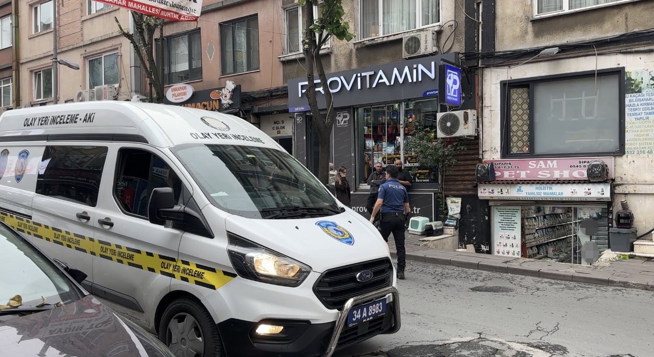 İSTANBUL ŞİŞLİ’DE ARKADAŞLARININ BİR SÜREDİR HABER ALAMADIĞI 34 YAŞINDAKİ DEFNE BOZ, EVİNDE ÖLÜ...