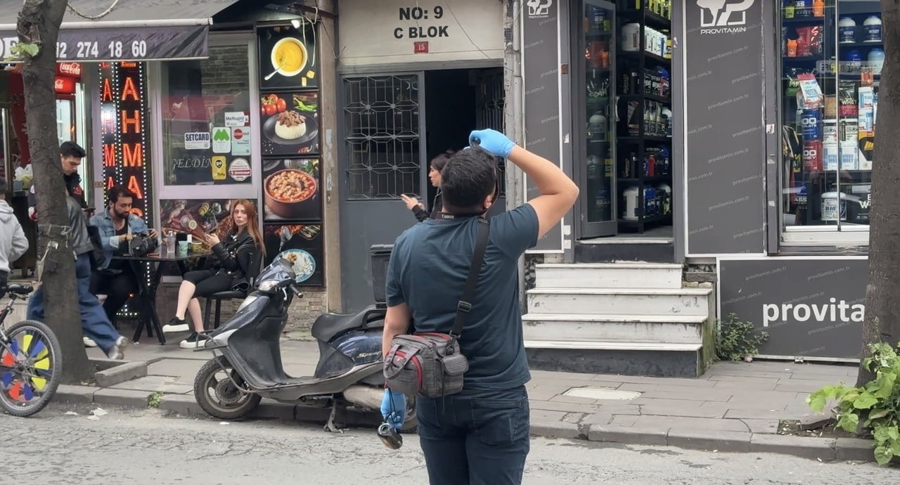 İSTANBUL ŞİŞLİ’DE ARKADAŞLARININ BİR SÜREDİR HABER ALAMADIĞI 34 YAŞINDAKİ DEFNE BOZ, EVİNDE ÖLÜ...