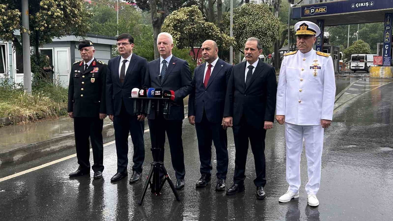 İSTANBUL VALİSİ DAVUT GÜL, BAYRAMPAŞA'DA BULUNAN 15 TEMMUZ DEMOKRASİ OTOGARI'NDA BAYRAM...