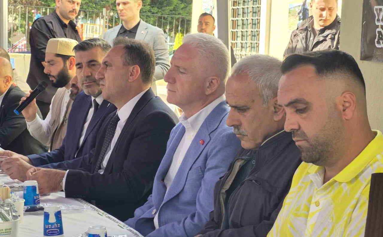 İSTANBUL VALİSİ DAVUT GÜL, BIÇAKLANARAK ÖLDÜRÜLEN 16 YAŞINDAKİ ABDULBAKİ DEMİREL İÇİN DÜZENLENEN...