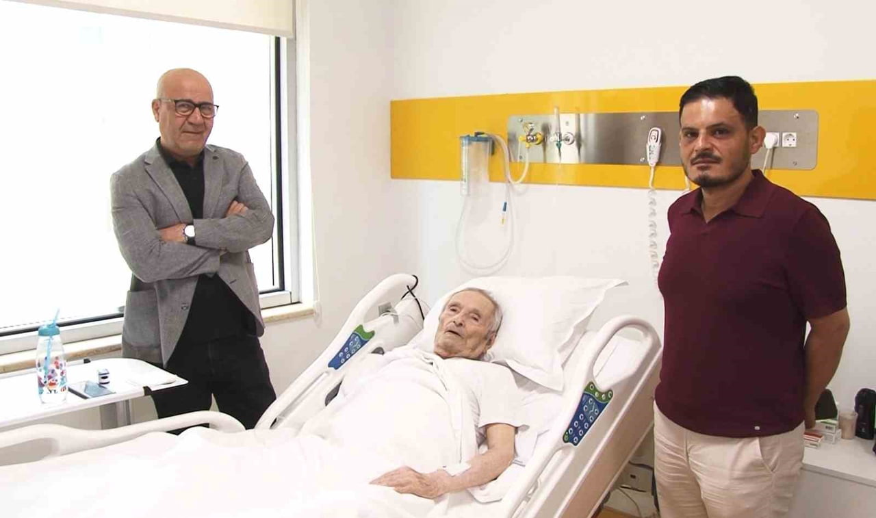 İSVİÇRE’DE ÜÇ KEZ BYPASS AMELİYATI GEÇİREN VE 2007 YILINDA KALP NAKLİ OLAN 82 YAŞINDAKİ MEHMET...