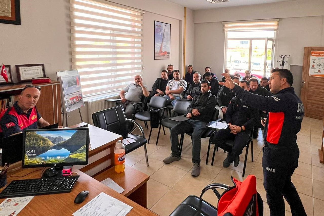 İTFAİYE PERSONELİNE YÖNELİK EĞİTİMLER SÜRÜYOR
