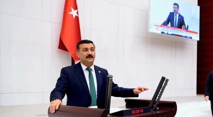 İYİ PARTİ BURSA MİLLETVEKİLİ SELÇUK TÜRKOĞLU, BURSA'NIN ORHANGAZİ İLÇESİNDE ANA YOL ÜZERİNDEKİ...