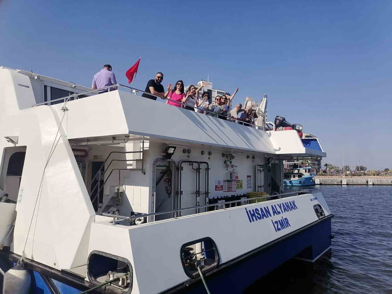 İZDENİZ GENEL MÜDÜRLÜĞÜ’NÜN, URLA VE MODROĞAN’A HAFTA SONLARI DÜZENLEDİĞİ GÜNÜBİRLİK GEMİ...