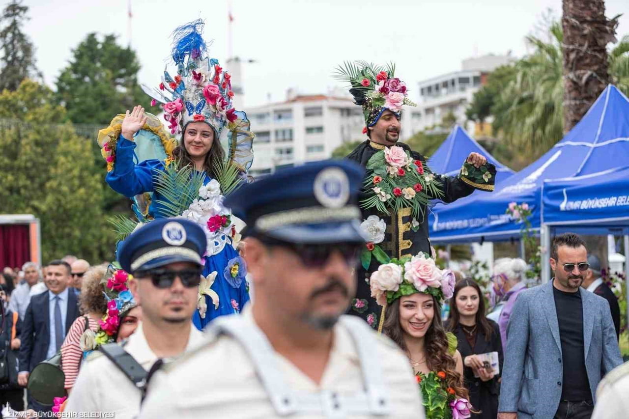 İZMİR BALKON VE BAHÇE BİTKİLERİ FESTİVALİ BAŞLADI.