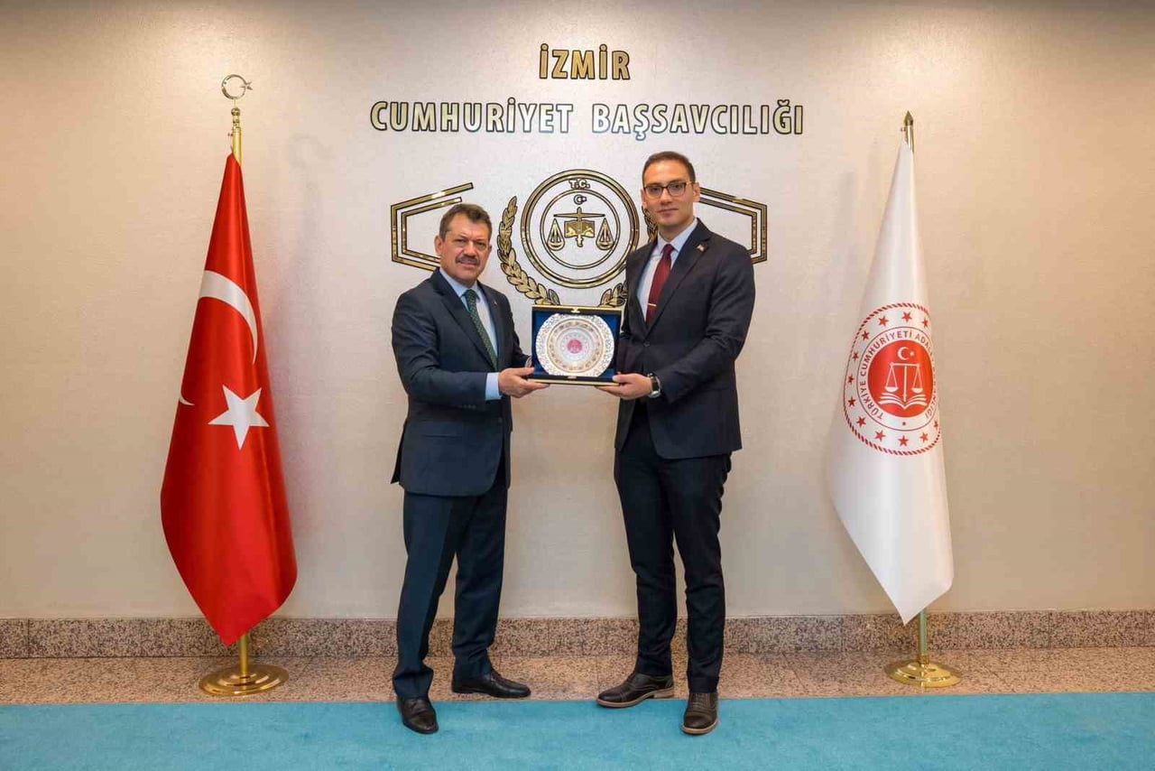 İZMİR CUMHURİYET BAŞSAVCISI ALİ YELDAN (SOLDA), ADALET BAKANLIĞI CEZA VE TEVKİFEVLERİ GENEL MÜDÜR...
