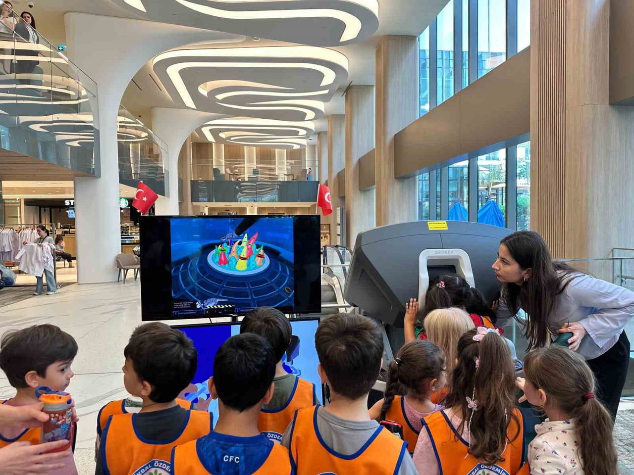 İZMİR’DE ACIBADEM KENT HASTANESİ TARAFINDAN ÇOCUKLARA YÖNELİK İLK KEZ DÜZENLENEN "ÇOCUK DENEYİM...