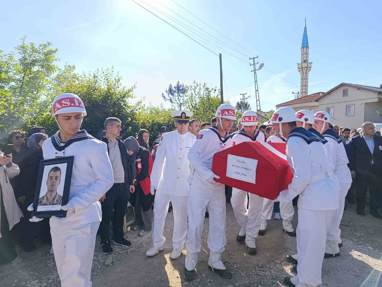 İZMİR’DE VATANİ GÖREVİNİ YAPTIĞI SIRADA HAYATINI KAYBEDEN 20 YAŞINDAKİ PİYADE ER RECEP DEMİRCİ...