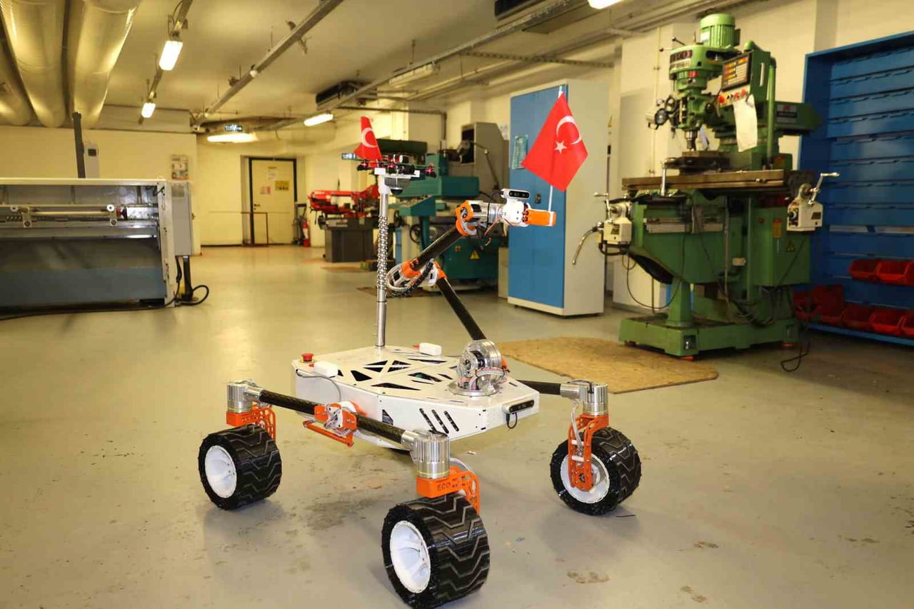 İZMİR EKONOMİ ÜNİVERSİTESİ (İEÜ) MÜHENDİSLİK FAKÜLTESİ ÖĞRENCİLERİ, ÜZERİNDEKİ ROBOTİK KOL, KEŞİF...