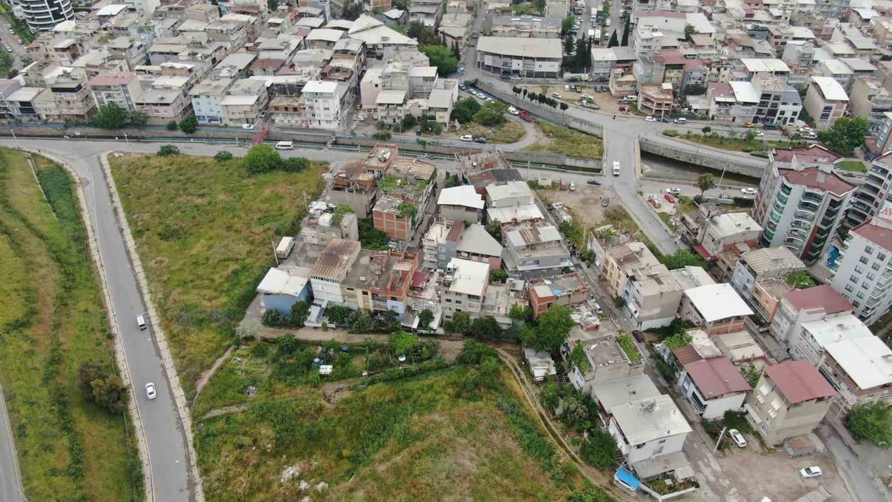 İZMİR’İN BORNOVA İLÇESİNE BAĞLI KAZIMDİRİK MAHALLESİ