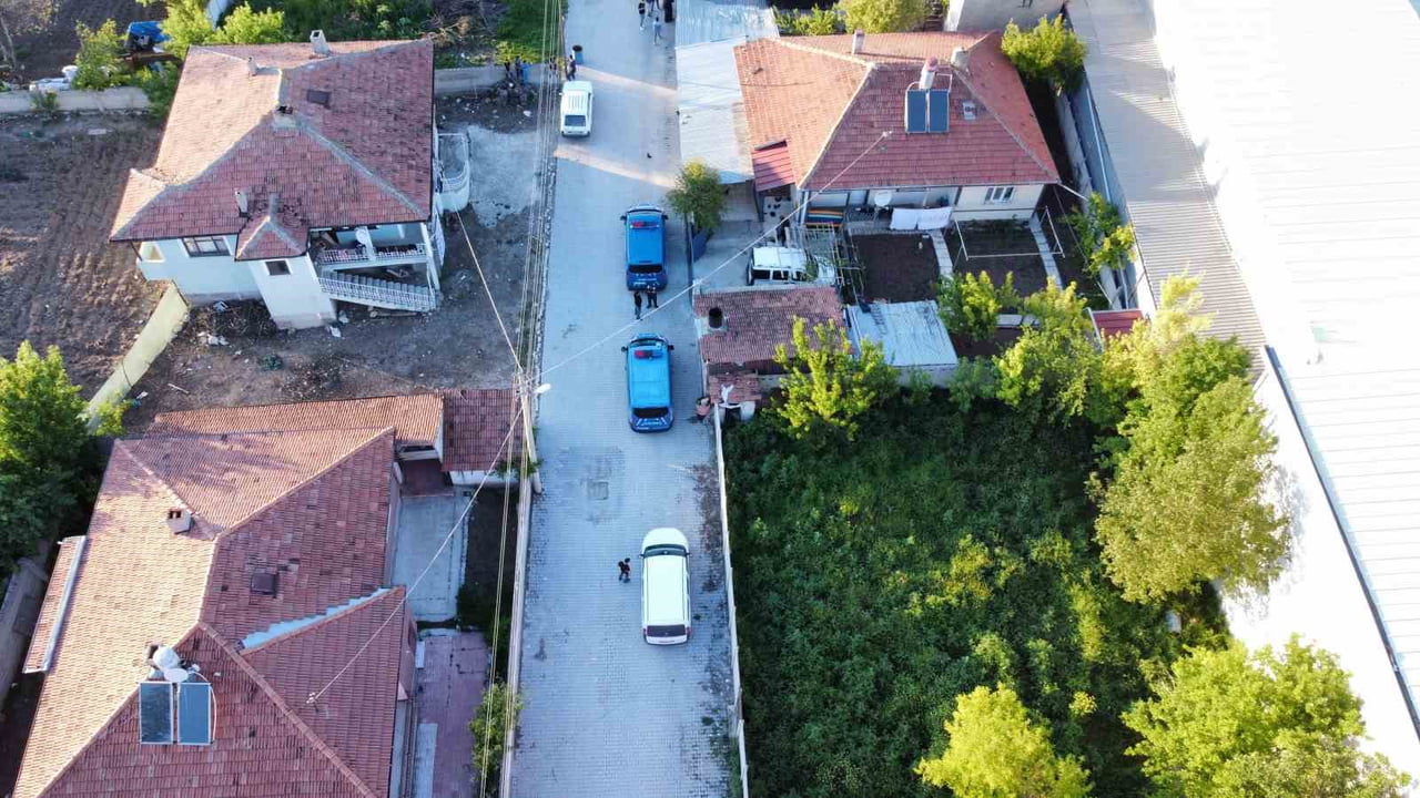 JANDARMA EKİPLERİNİN OPERASYON SÜRECİ HAVADAN DRONLA GÖRÜNTÜLENDİ
