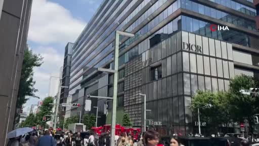Japonya’nın başkenti Tokyo’da bir kişinin alışveriş merkezine yabancı madde püskürtmesi sonucu 19...