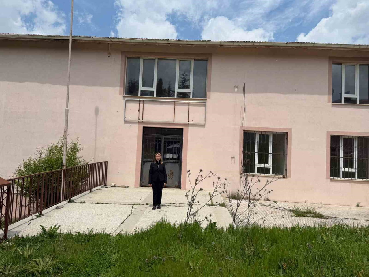 KADERİNE TERK EDİLEN ESKİ OKUL BİNASI MAHALLE KONAĞI OLUYOR