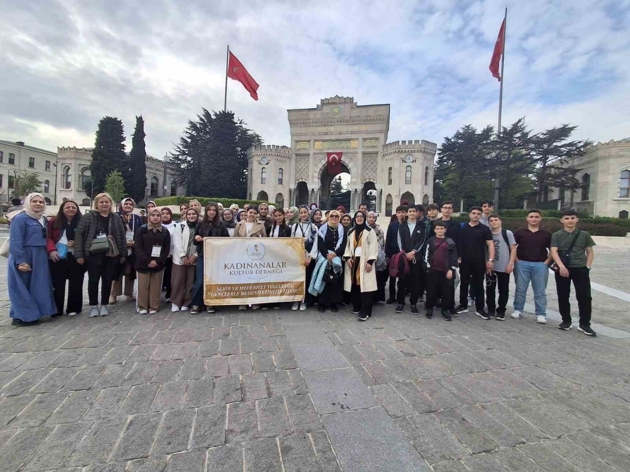 KADINANALAR KÜLTÜR DERNEĞİ TARAFINDAN YÜRÜTÜLEN "GENÇLERİMİZ MEDENİYETİMİZİN İZİNDE" PROJESİ...