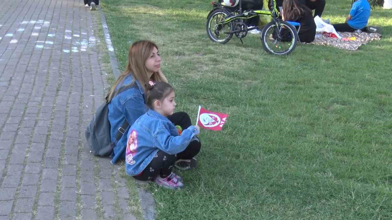 KAĞITHANE'DE GENÇLER 19 MAYIS ATATÜRK'Ü ANMA GENÇLİK VE SPOR BAYRAMI'NI KONSERLE KUTLADI