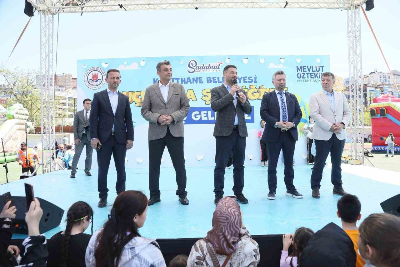 KAĞITHANE BELEDİYESİ’NİN DÜZENLEDİĞİ GELENEKSEL UÇURTMA ŞENLİĞİ, RENKLİ GÖRÜNTÜLERE SAHNE...