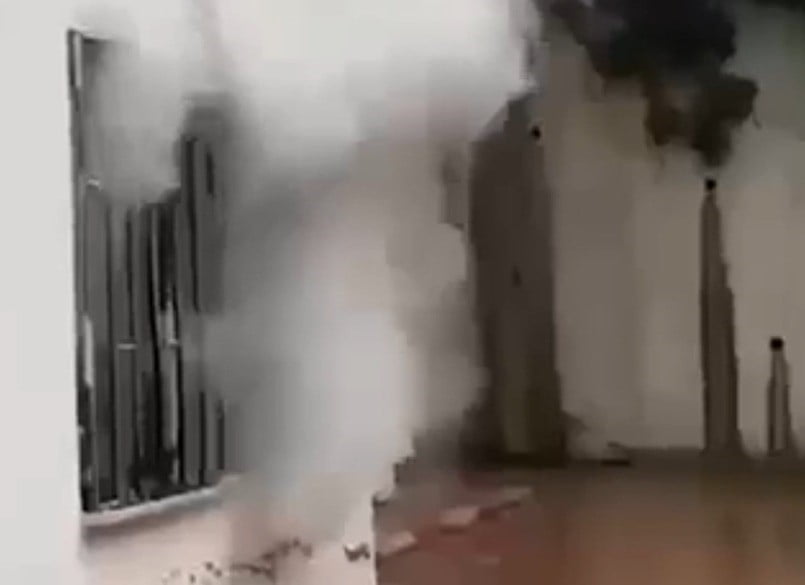 KAHRAMANMARAŞ'TA BİR EVDE ÇIKAN YANGIN MAHSUR KALAN 1'İ ENGELLİ 3 KİŞİYİ İTFAİYE ERLERİ...