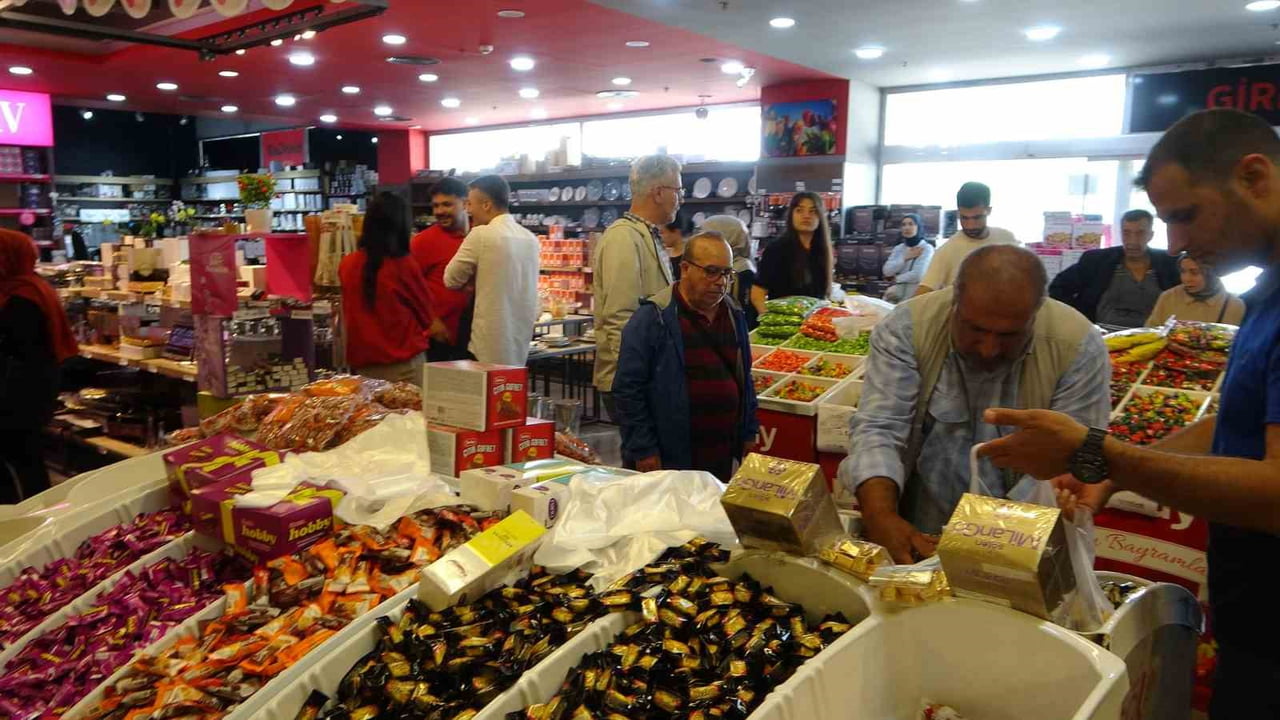 KAHRAMANMARAŞ MERKEZLİ DEPREMLERİN ARDINDAN YARALARINI SARMAYA ÇALIŞAN MALATYA'DA, KURBAN BAYRAMI...