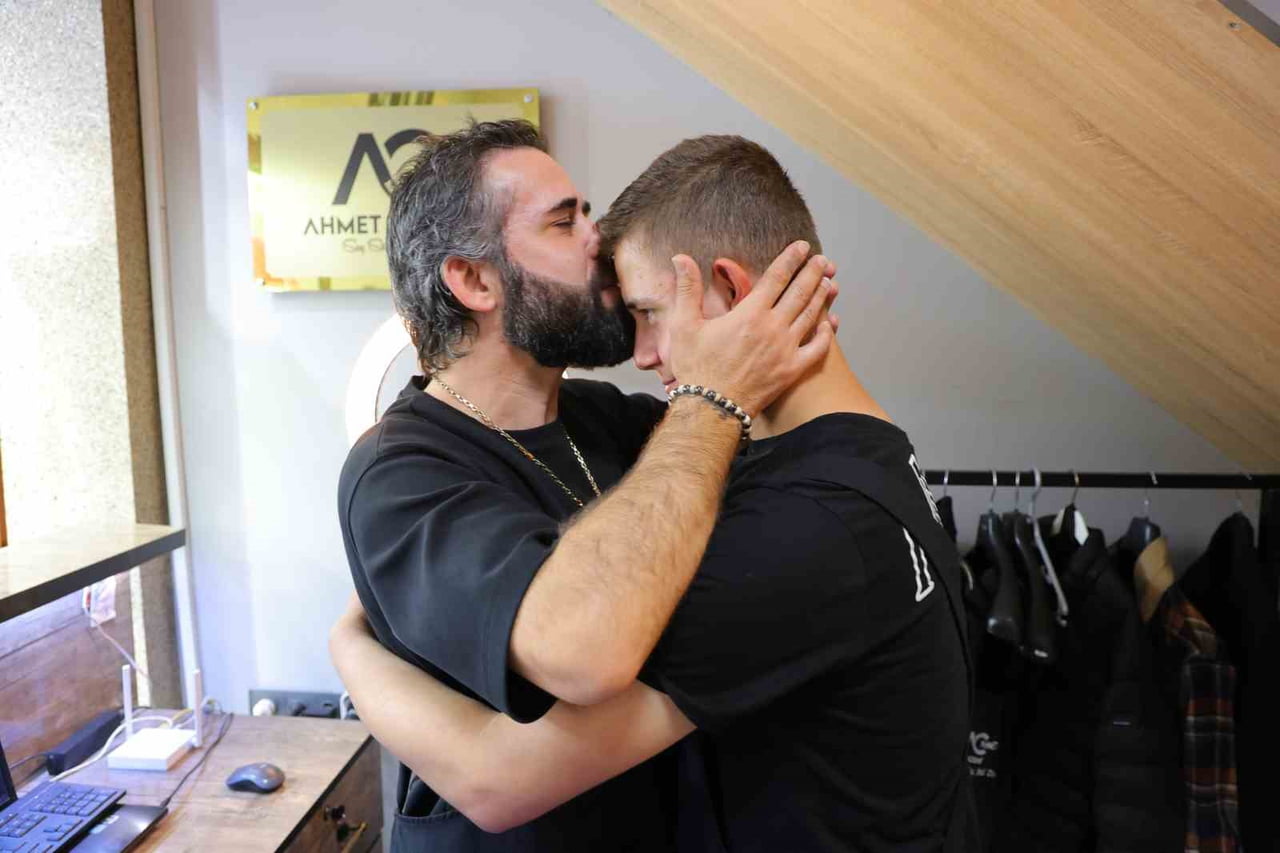 KAHRAMANMARAŞ’TA BİR BERBER ESNAFI, YAKLAŞIK 8 AY ÖNCE İŞ YERİNE ALDIĞI 16 YAŞINDAKİ ÖZEL BİREY...