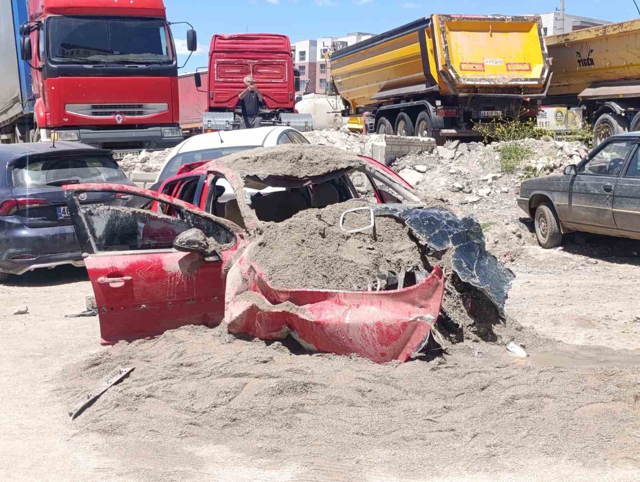 KAHRAMANMARAŞ’TA  FRENİ BOŞALAN KAMYON 7 ARACA ÇARPTI