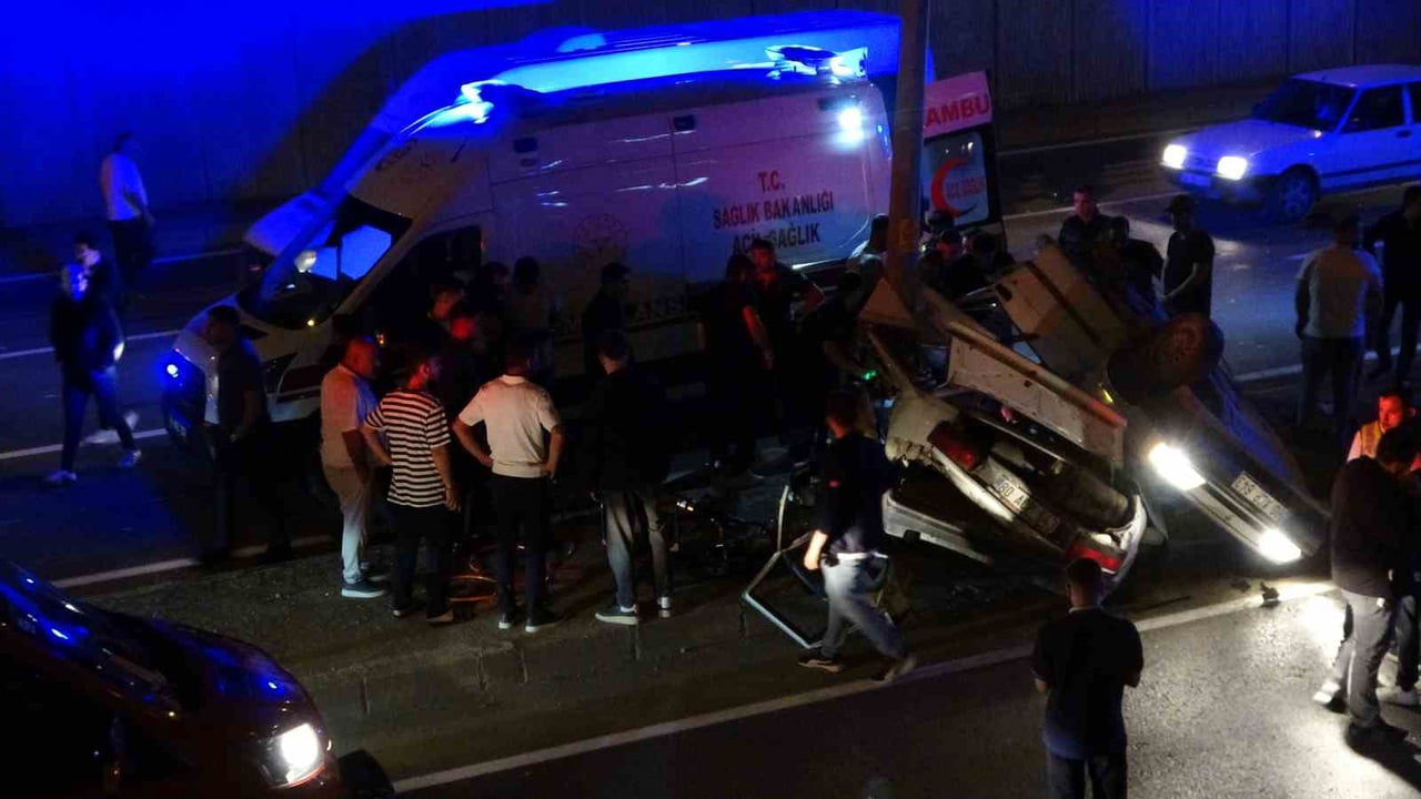 KAHRAMANMARAŞ’TA GECE SAATLERİNDE MEYDANA GELEN TRAFİK KAZASINDA KONTROLDEN ÇIKAN OTOMOBİLDE 1...