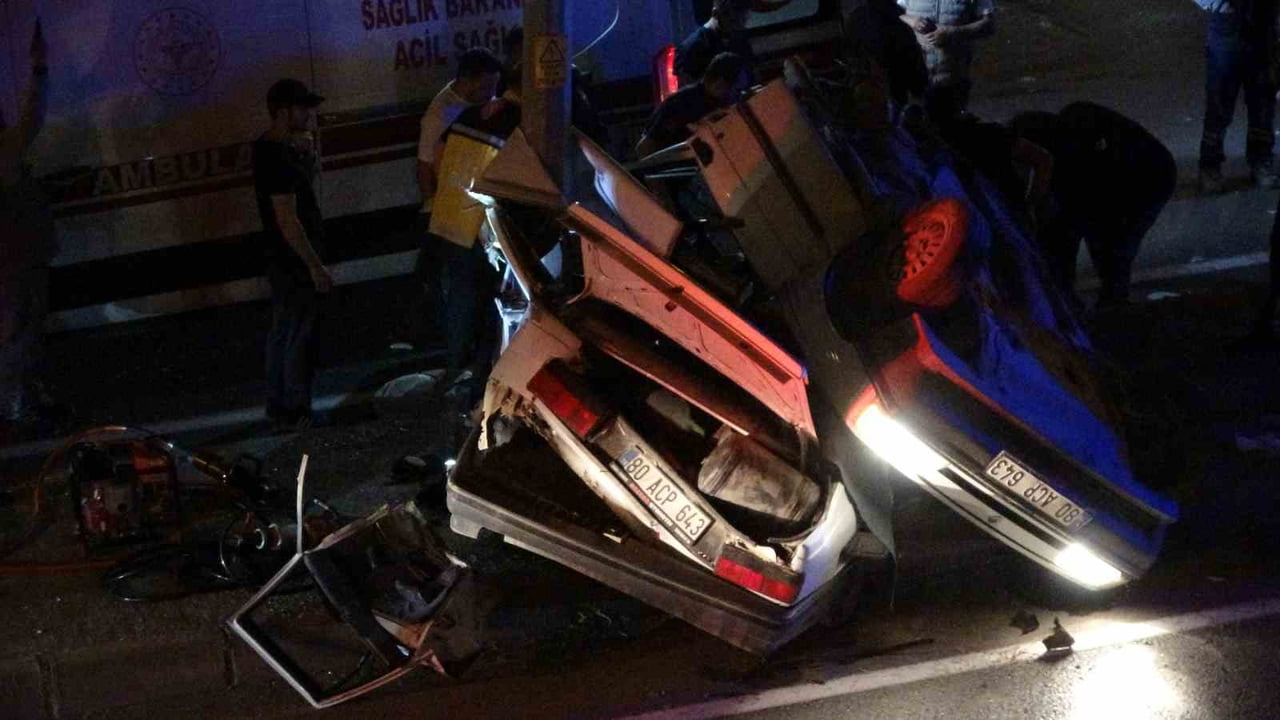 KAHRAMANMARAŞ’TA GECE SAATLERİNDE MEYDANA GELEN TRAFİK KAZASINDA KONTROLDEN ÇIKAN OTOMOBİLDE 1...