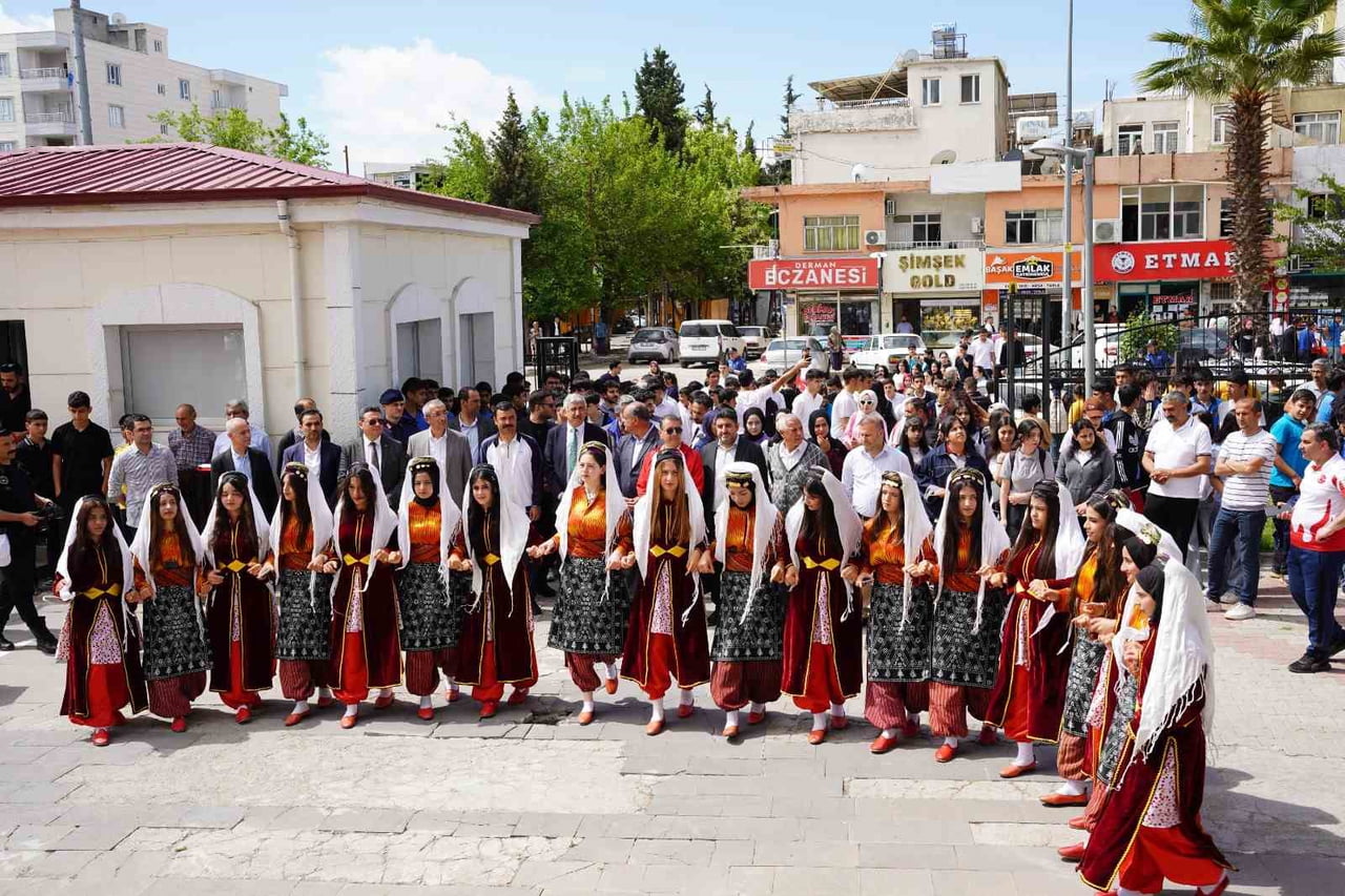 KAHTA'DA GENÇLİK HAFTASI COŞKUSU YÜRÜYÜŞLE YAŞANDI