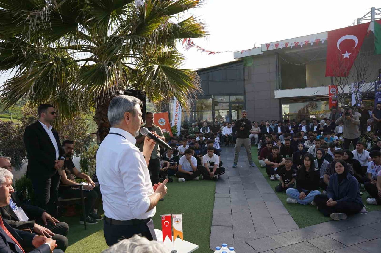 KAHTA BELEDİYESİ GENÇLİK MECLİSİ’NDEN KARİYER BULUŞMASI