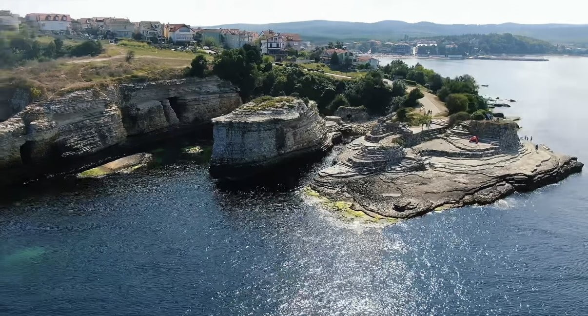 KANDIRA'DA BULUNAN KERPE KAYALIKLARI, KEFKEN ADASI VE KOYLAR, HAVADAN GÖRÜNTÜLENDİ.