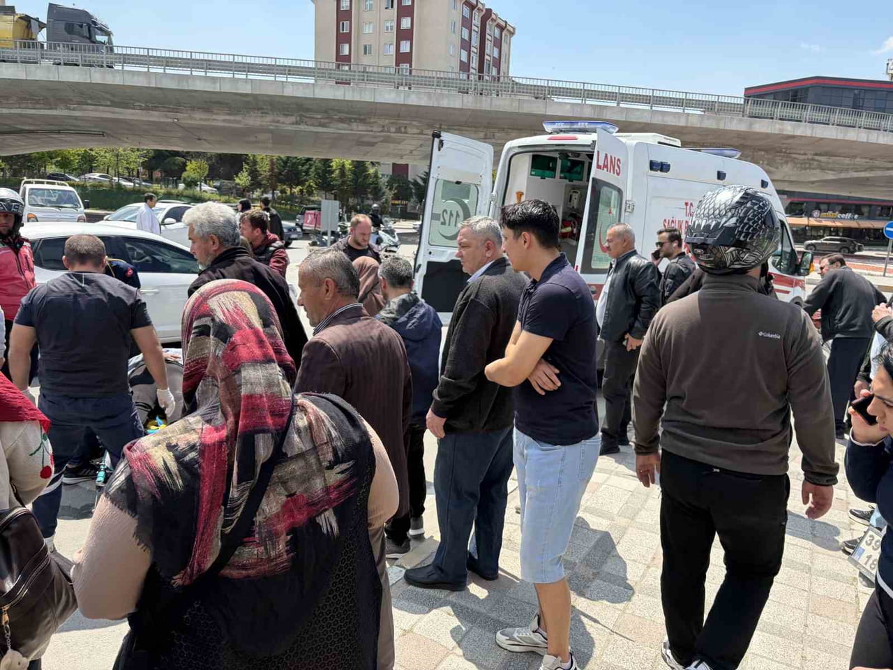 KAPAKLI İLÇESİNDE YOLA DÖKÜLEN TOPRAK NEDENİYLE KAYAN MOTOSİKLETİN SÜRÜCÜSÜ YARALANDI.