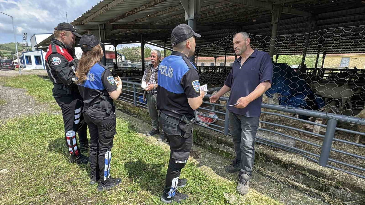 KARABÜK'TE KURBAN BAYRAMI ÖNCESİ KURBAN PAZARINDA DENETİM VE BİLGİLENDİRME ÇALIŞMASI...