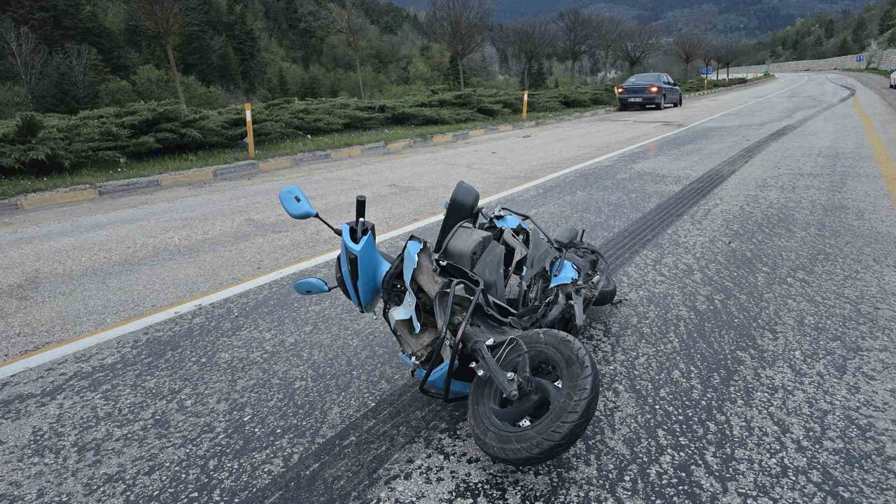KARABÜK'ÜN SAFRANBOLU İLÇESİNDE OTOMOBİL İLE MOTOSİKLETİN ÇARPIŞTIĞI KAZADA AĞIR YARALANAN...
