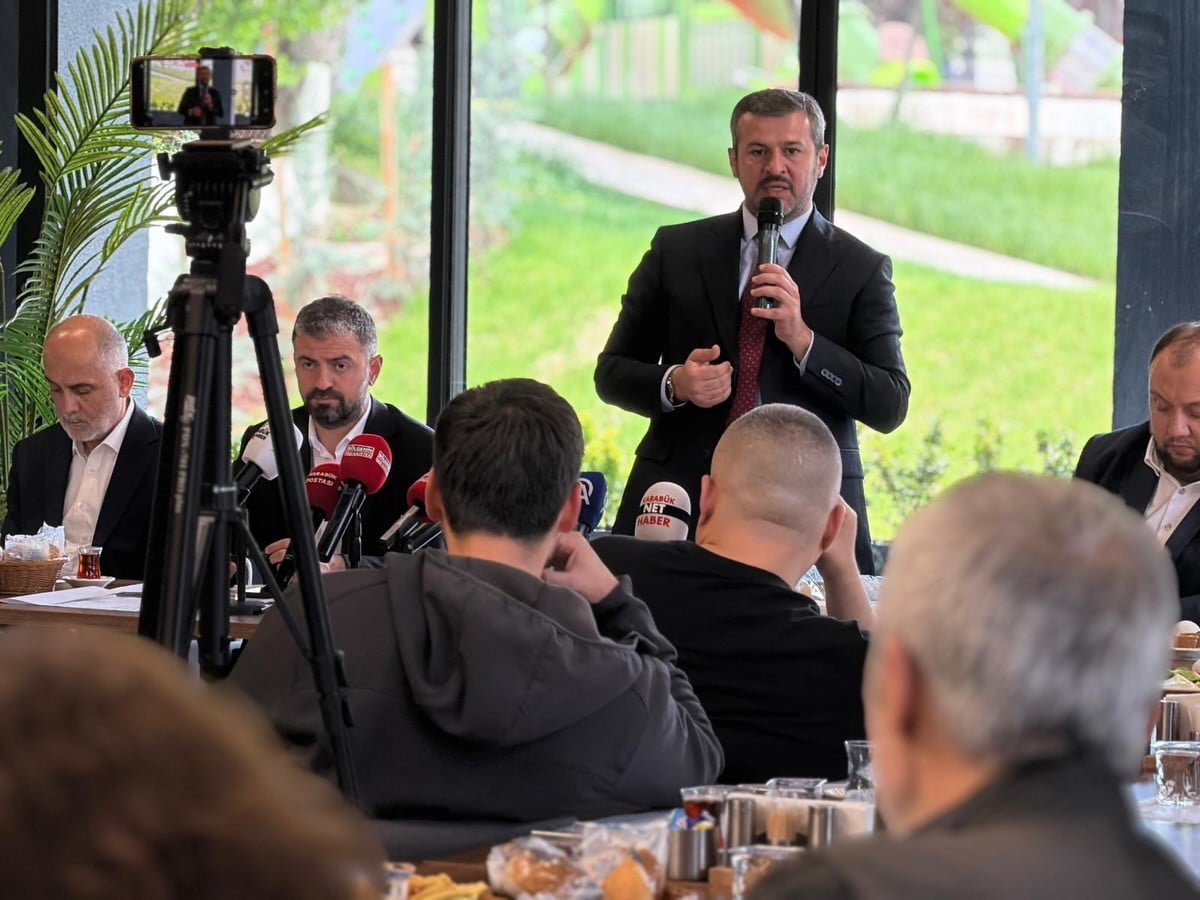 KARABÜK BELEDİYE BAŞKANI ÖZKAN ÇETİNKAYA, 65 YAŞ ALTI EMEKLİLERİN TOPLU TAŞIMADAN ÜCRETSİZ...