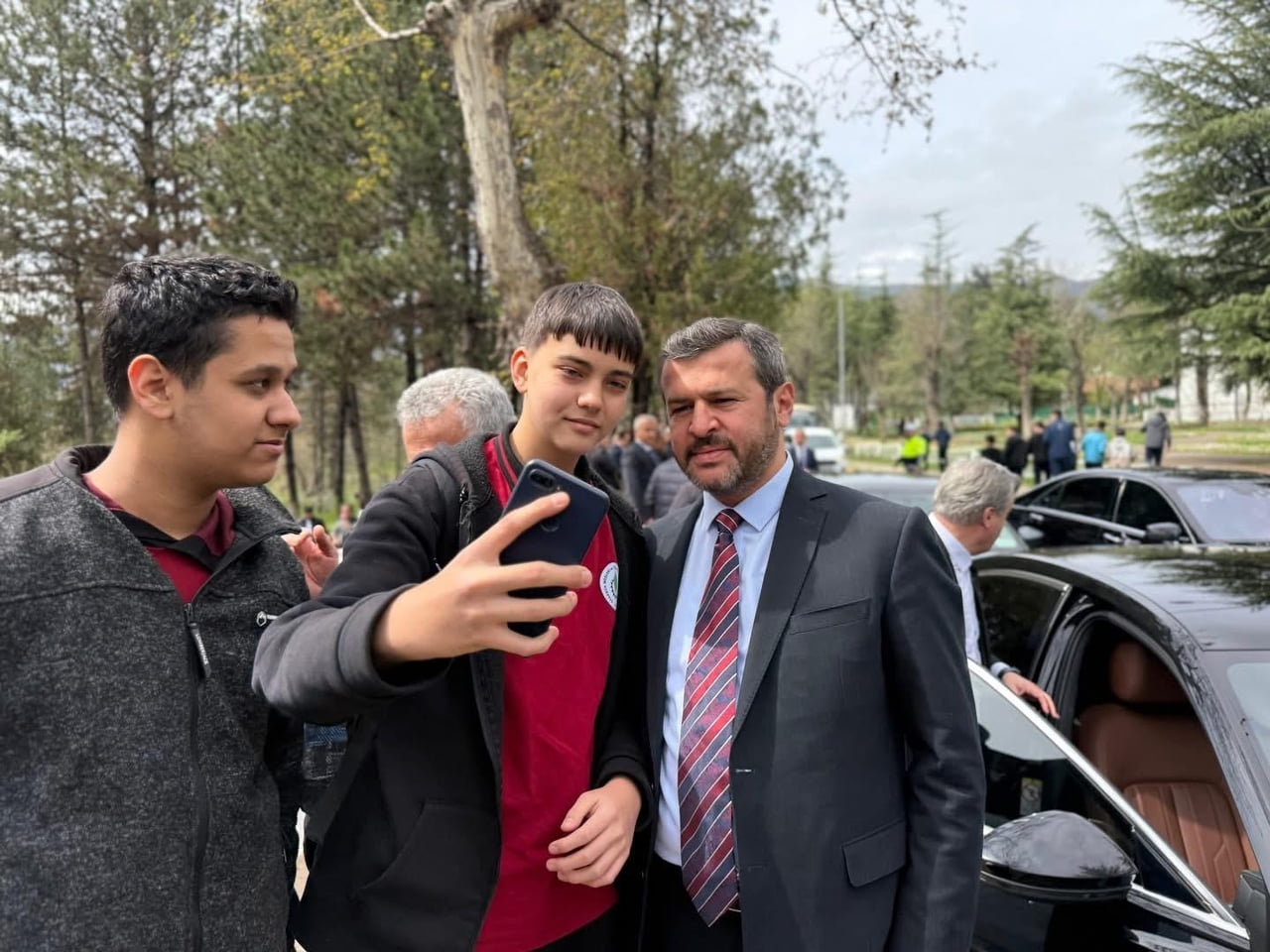 KARABÜK BELEDİYE BAŞKANI ÖZKAN ÇETİNKAYA, GENÇLERE YÖNELİK PROJELERLE KENTİ DAHA DİNAMİK VE...